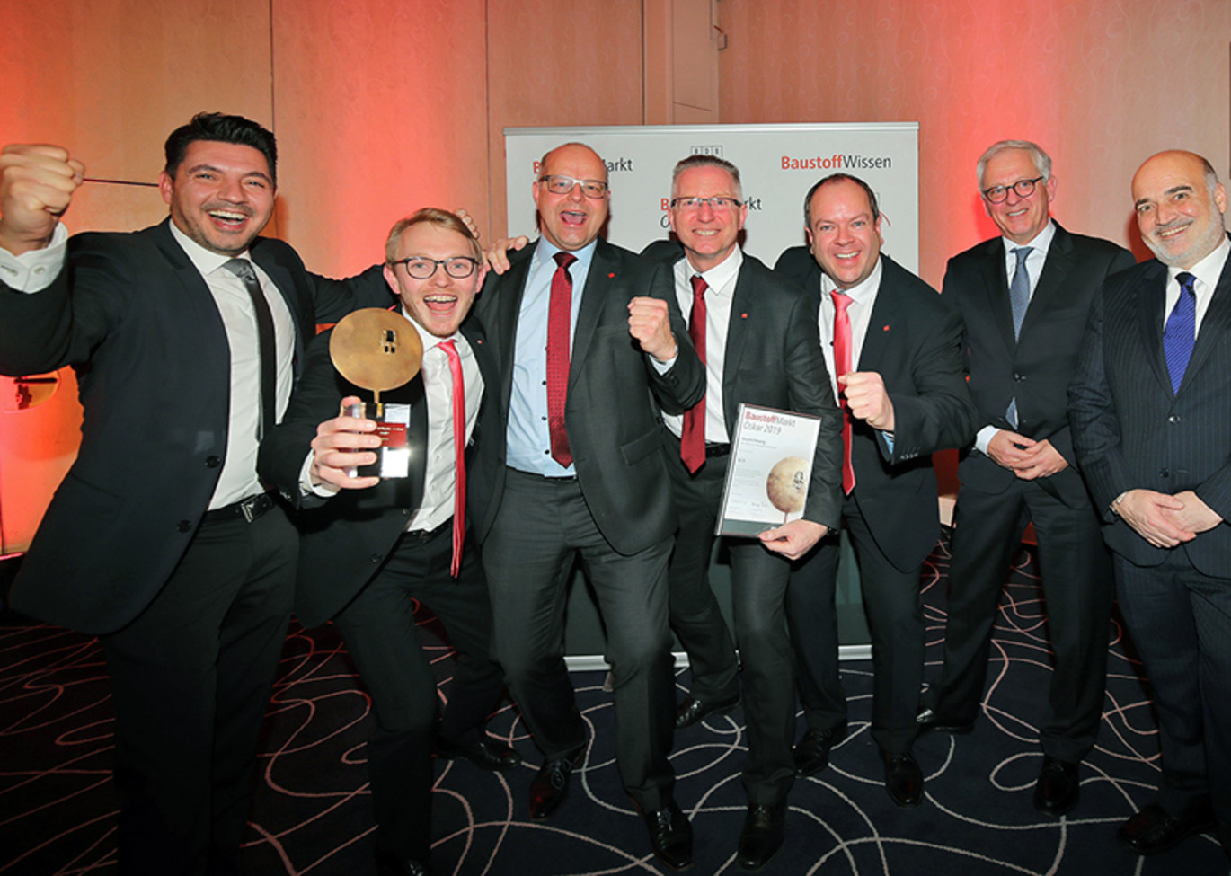 We are the champions! From left: Francesco Vitale, Iver Ahlmann, Thomas Bannas, Søren Olsen und Ralph Kelkel (all ACO) with Dr. Christoph Müller (CEO Rudolf Müller Mediengruppe) and Stefan Thurn (President of BDB)