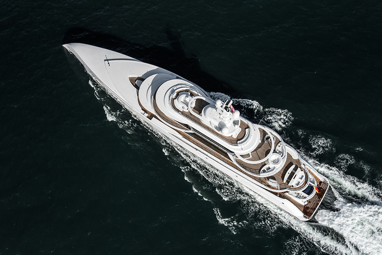 Yacht Excellence von Winch Design und Abeking & Rasmusse