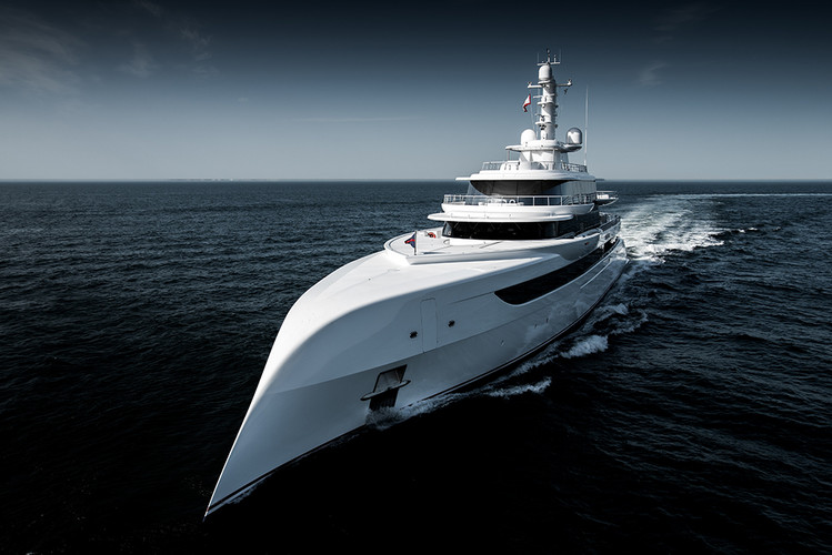 Yacht Excellence von Winch Design und Abeking & Rasmussen