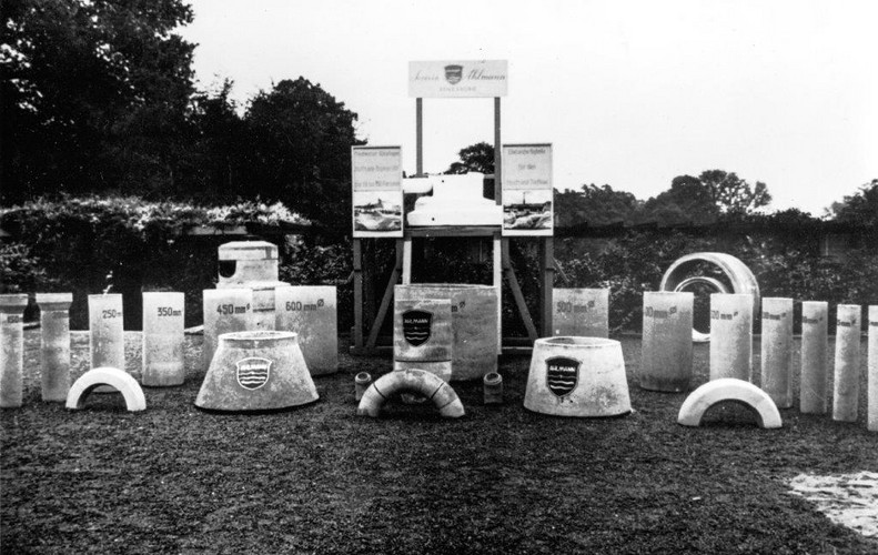 1951 Presentation Of ACO Concrete Product Range With The Ahlmann Code Of Arms Of Those Days