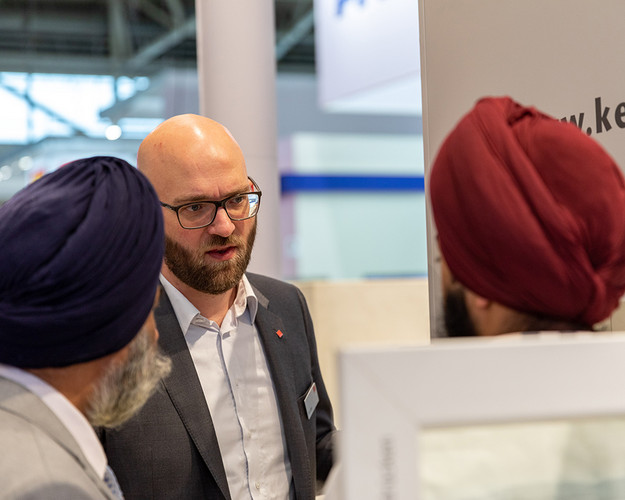 Besucher aus der ganzen Welt schauen auf dem ACO Stand vorbei