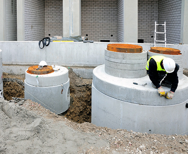 Installing an ACO Oleopator light-oil separator at a petrol station