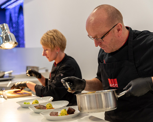 A special highlight at the ACO booth: Frontcooking with star chef Andreas Müller