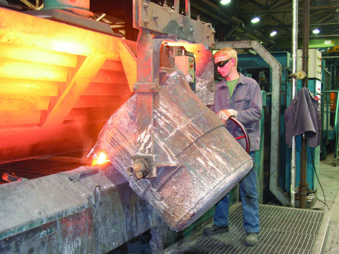 Iver Ahlmann hospitiert im Rahmen seines Studiums über einige Wochen im Werk.