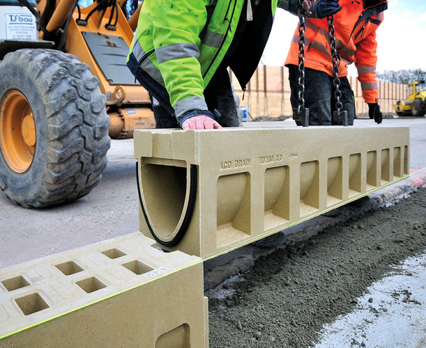 Einbau einer hoch belastbaren ACO Monoblock Rinne