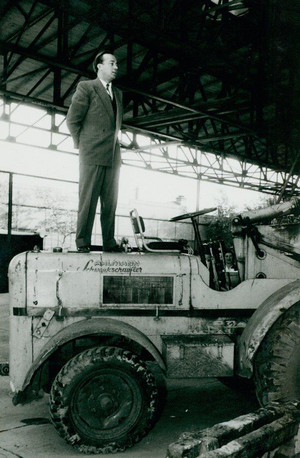 12 1955 Juni Richtfest Für Die Schwenkschauflerhalle Auf Der Carlshütte. JSA Spricht Zu Den Mitarbeitern  1955 Schwenkschaufler Rede 055