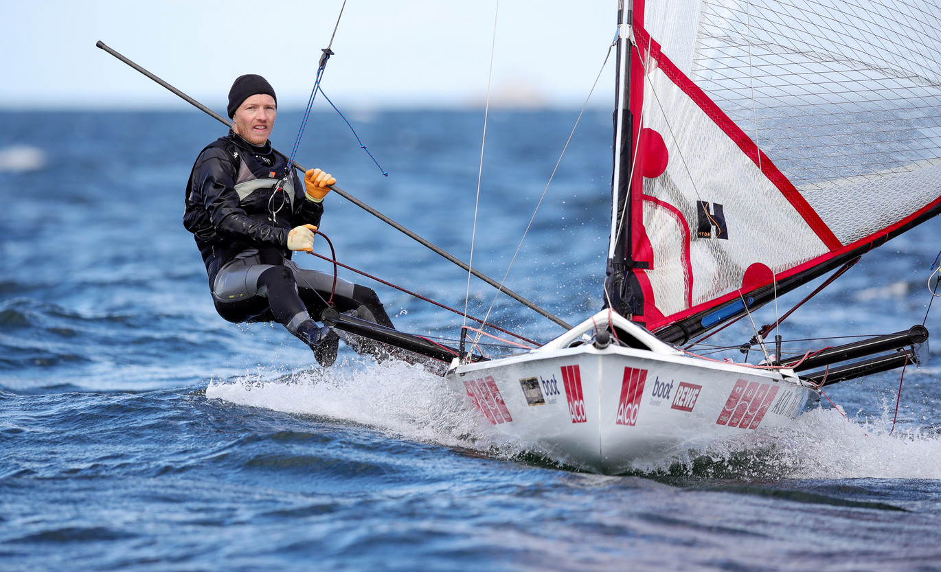 Iver Ahlmann während des Musto Skiff Rennens auf der Kieler Woche 2020