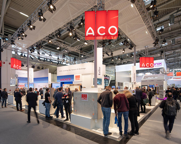 Hell und offen: Der ACO Messestand auf der BAU 2019 in München