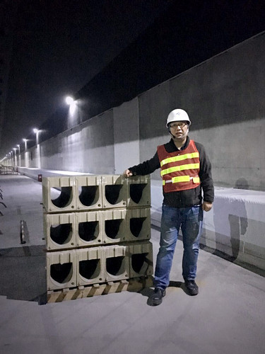 Macao-bridge-inside-the-tunnel