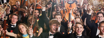 Federal Youth Orchestra plays