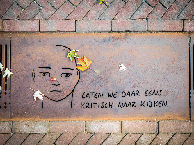 Innenstadt Hengelo mit ACO Entwässerungslösung mit Kunstwerken lokaler Künstler