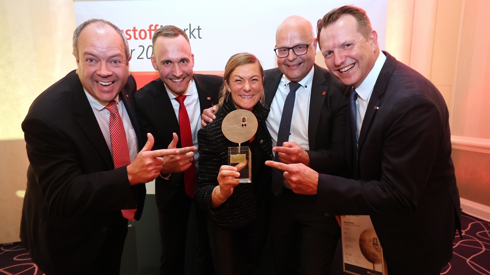 Die Freude ist riesig bei Ralph Kelkel, Sebastian Danckert-Ebens, Kathrin Lutz, Thomas Bannas und Thomas Bendixen (von links). Foto: BaustoffMarkt - Thomas Kiehl