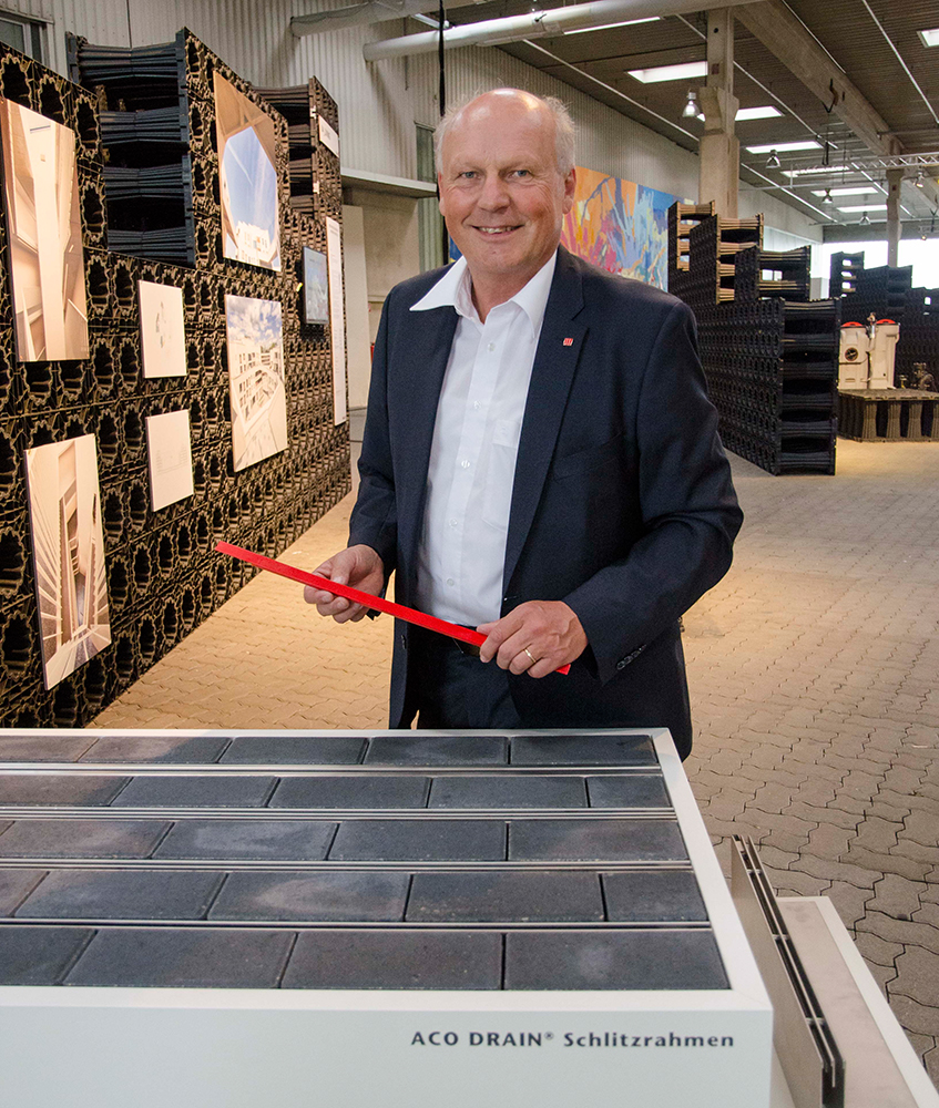 Heino Messerschmidt with a red construction protection cover for the slotted frame